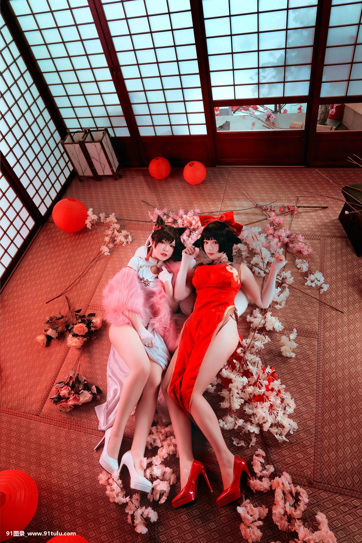 Cosplay [半半子Banbanko,婉Yue] 爱宕x高雄,チャイナ服 [27P][亚洲 裸照]